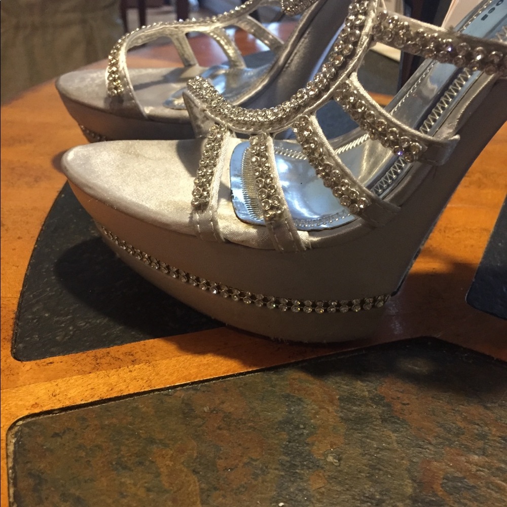 Shoes - Picture 2 of 3